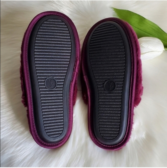 Victoria's Secret Slippers Size M(7-8) - Picture 3 of 5